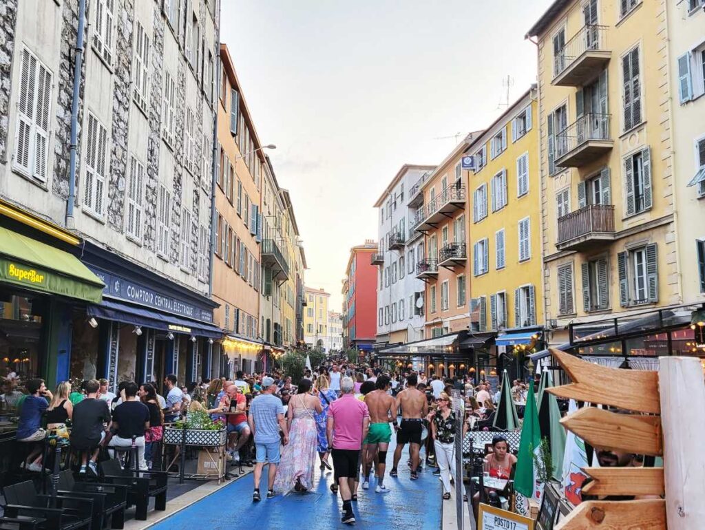 Le quartier animé de la place du Pin