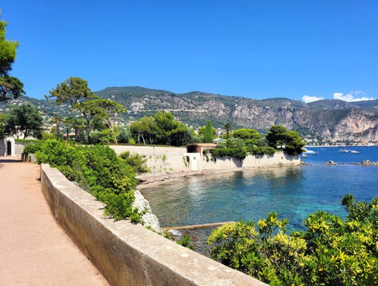 La promenade Maurice Rouvier à Saint-Jean-Cap-Ferrat
