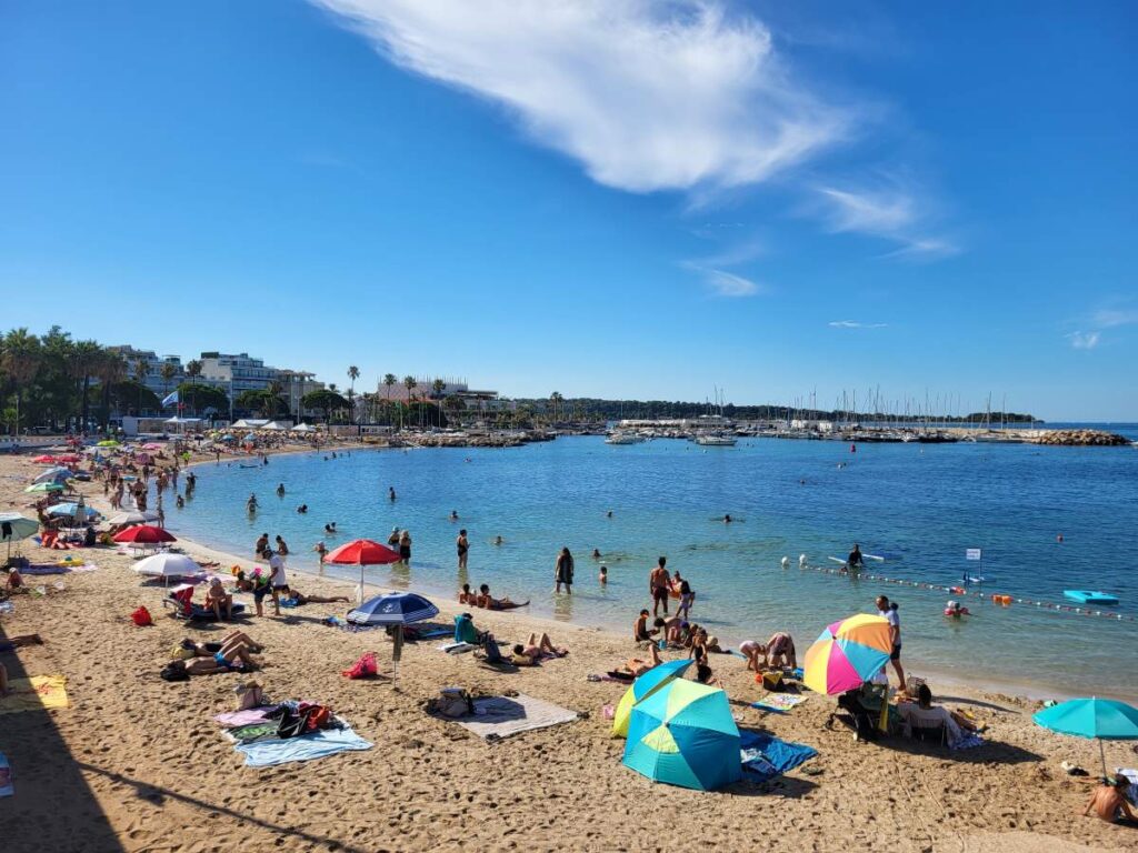 Bijou plage et sa zone de baignade peu profonde