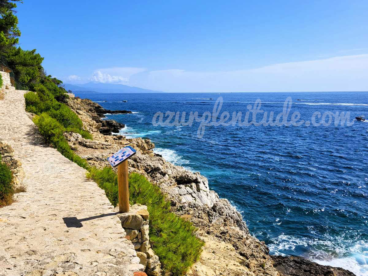 La promenade des Fossettes sur le littoral de Saint-Jean-Cap-Ferrat