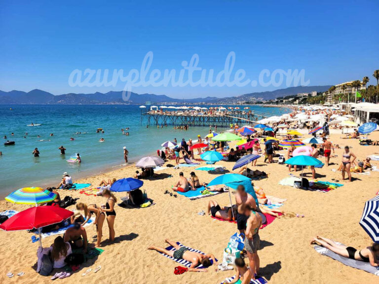La plage du Midi à Cannes