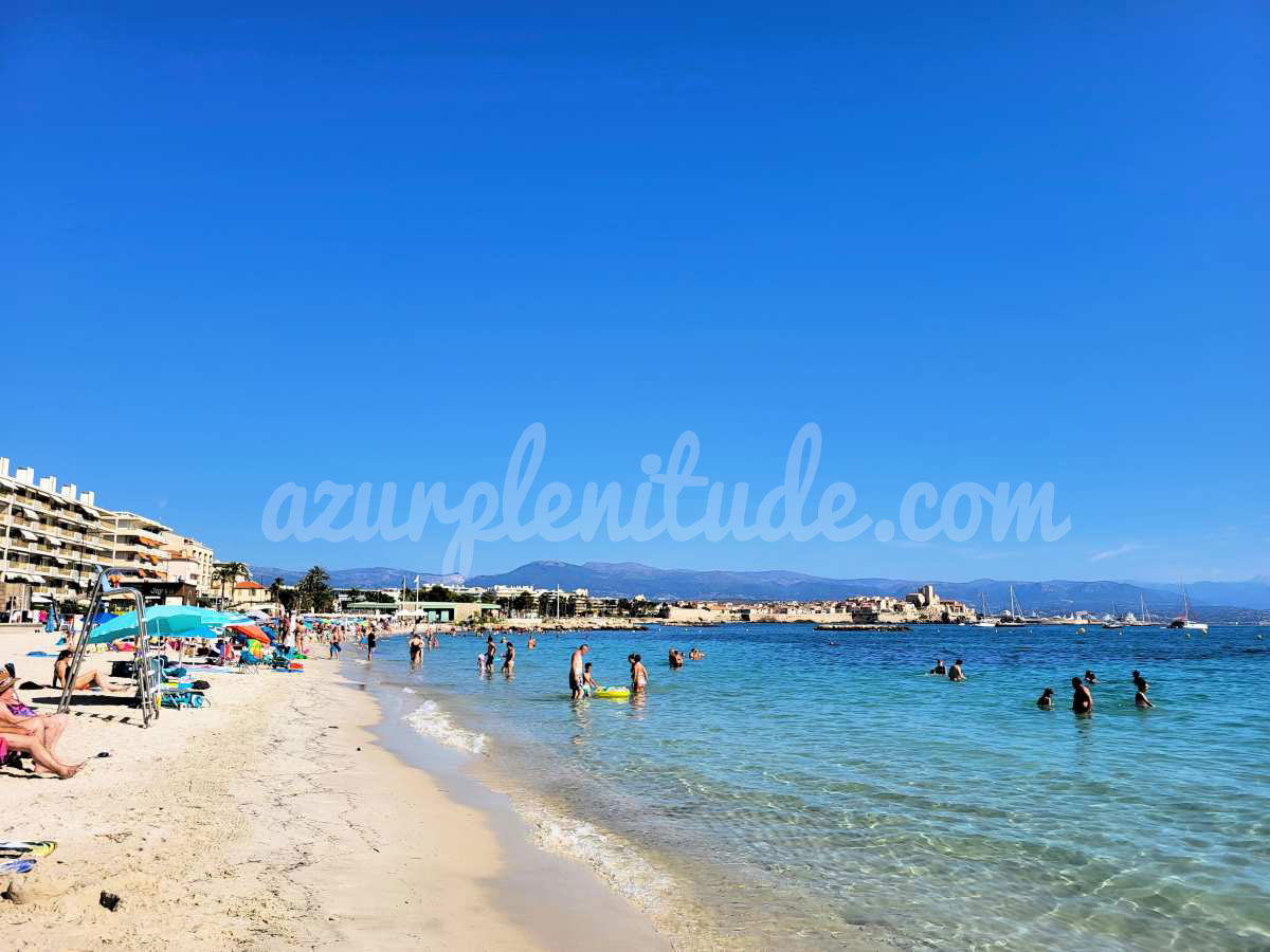 La plage de la Salis à Antibes