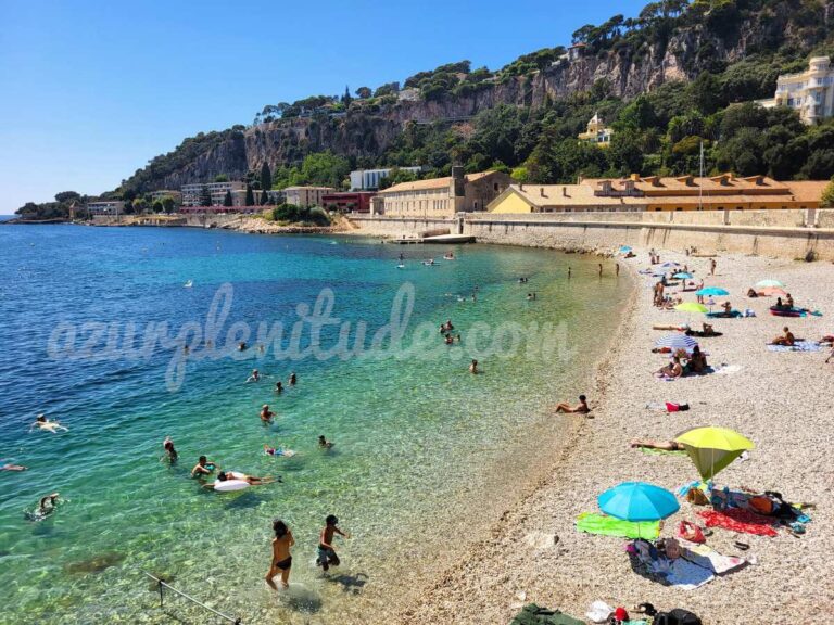 La plage de la Darse à Villefranche-sur-Mer