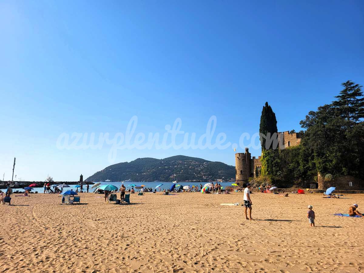The vast stretch of fine sand at Château Beach in Mandelieu-la-Napoule