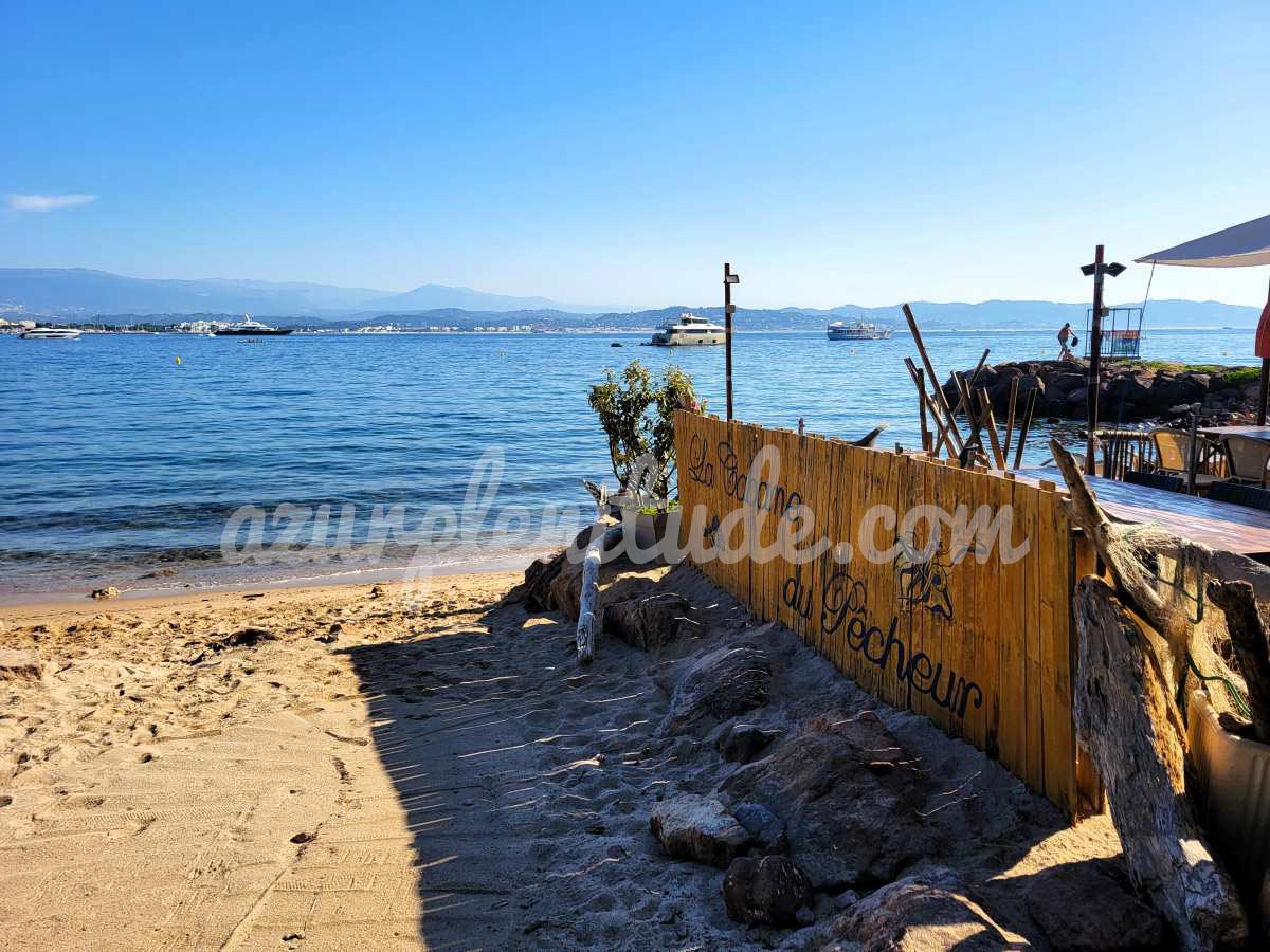 Vue sur le golfe de la Napoule depuis la plage de la Petite Fontaine